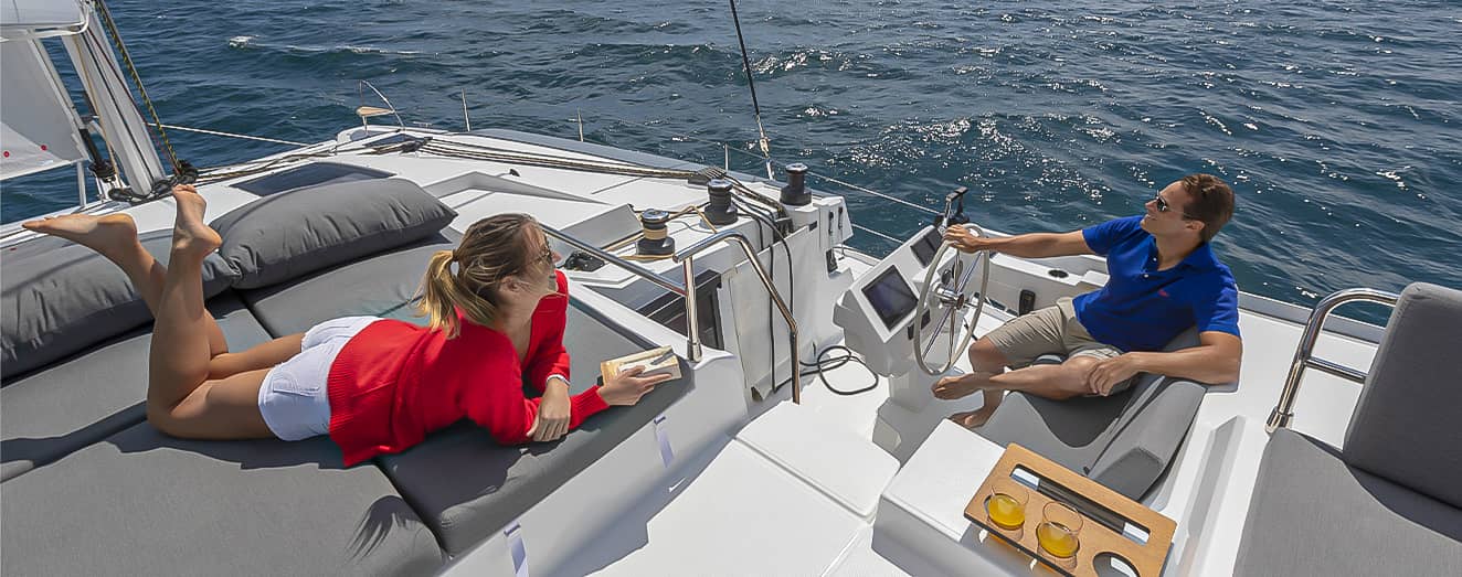 Elba-45-poste-de-barre-fountaine-pajot-sailing-catamarans-australie