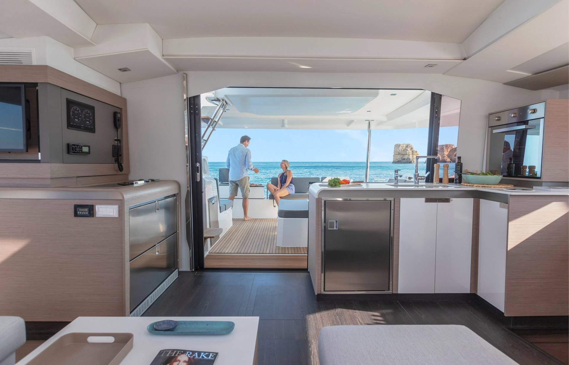 Elba-45-salon-nautique-international-Palma-Fountaine-Pajot-Sailing-Catamarans-carre