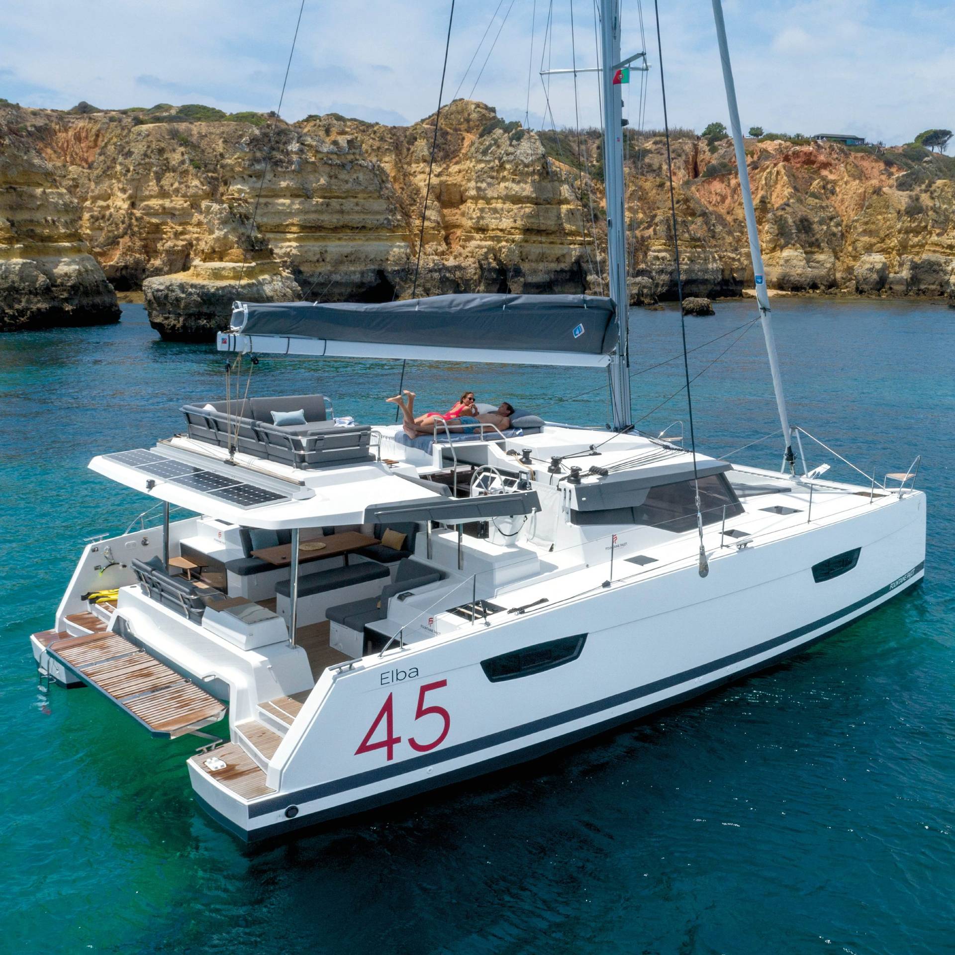 Elba-45-salon-nautique-international-Palma-Fountaine-Pajot-Sailing-Catamarans-mooring