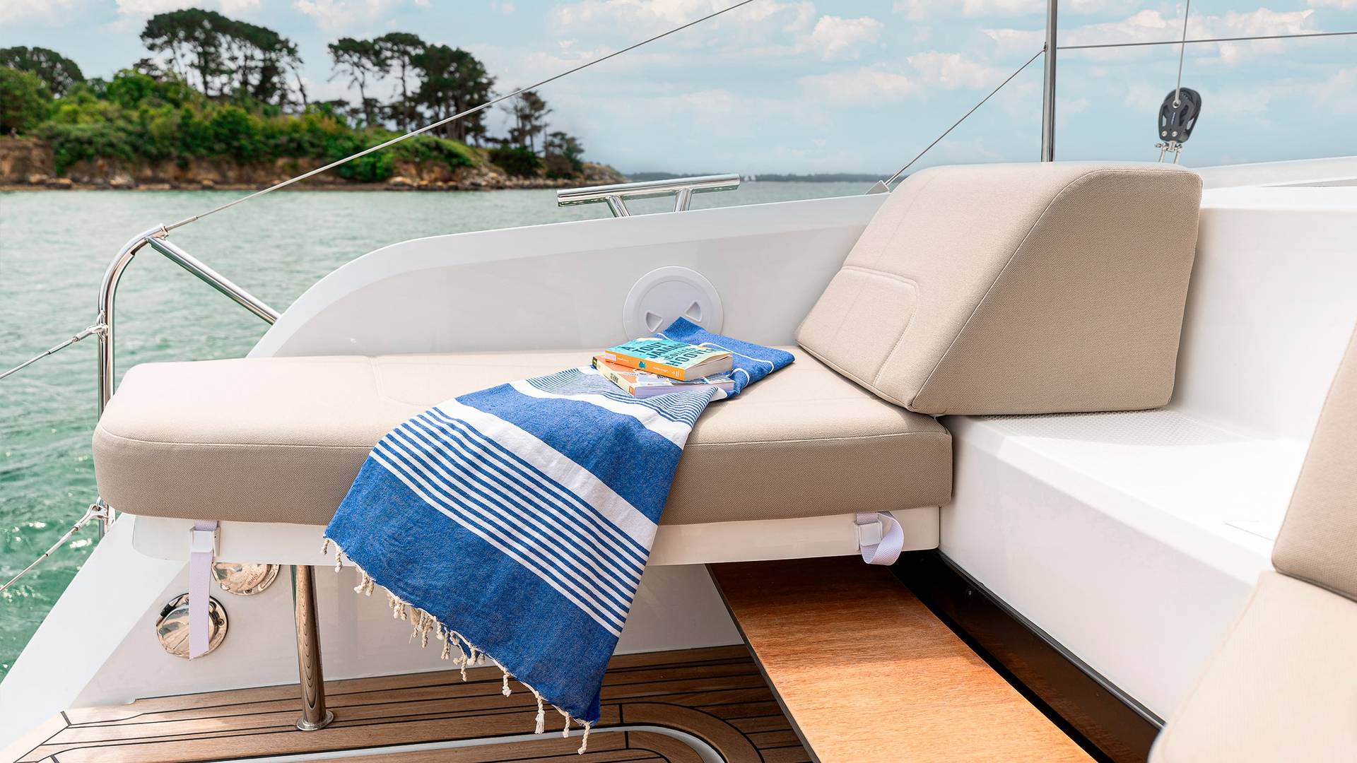 FP41-Fountaine-Pajot-Sailing-Catamarans-Interiors-View-15
