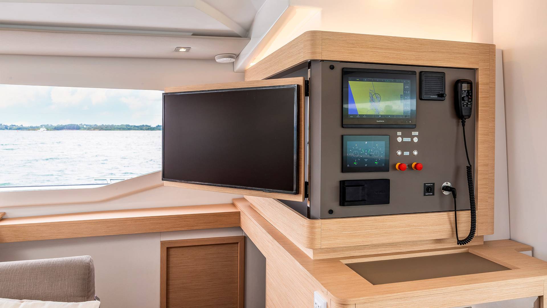 FP41-Fountaine-Pajot-Sailing-Catamarans-Interiors-View-22