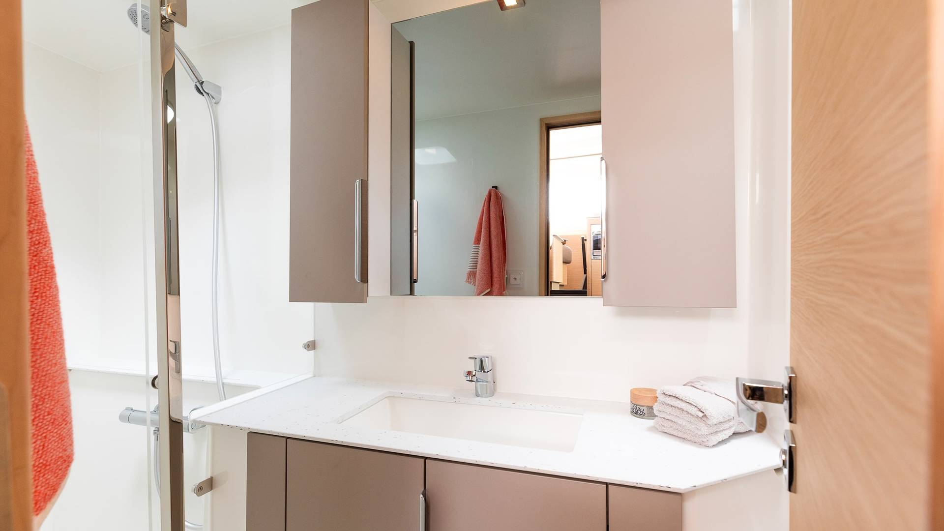 FP41-Fountaine-Pajot-Sailing-Catamarans-Interiors-View-25