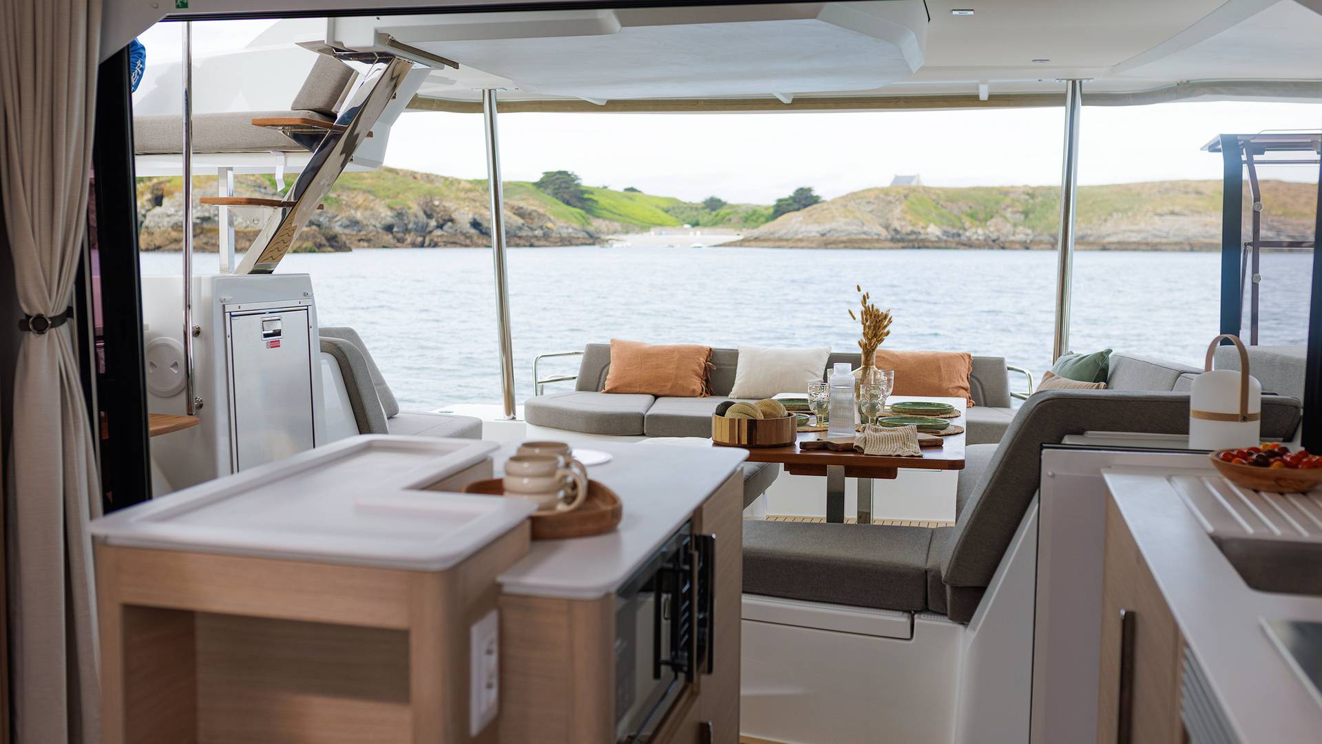 Fountaine-pajot-FP-48-sailing-catamaran-photo-interior-28