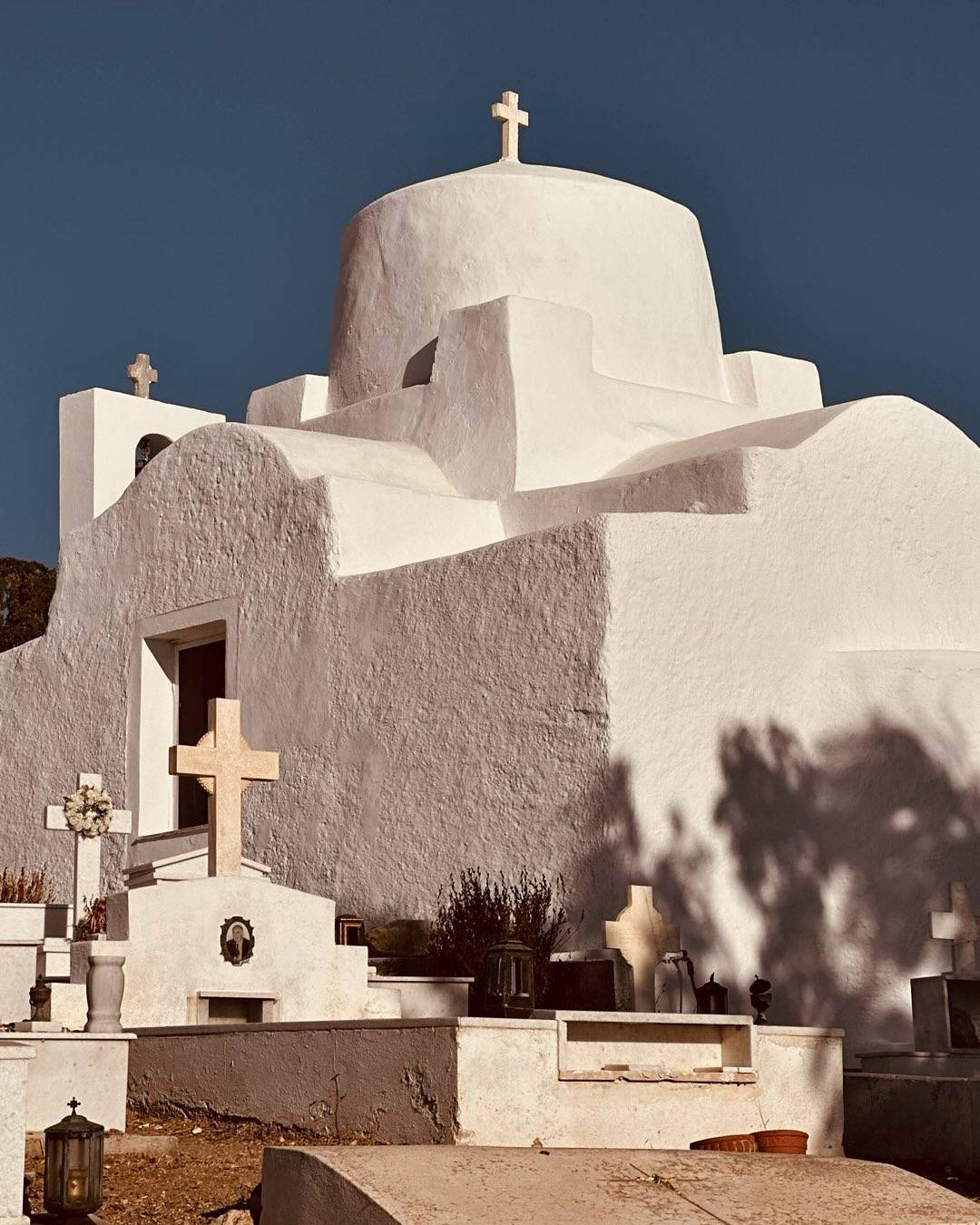 A small cemetery facing the sea. Rest with a view of infinity.Sailing around Greece 🇬🇷💙To fol