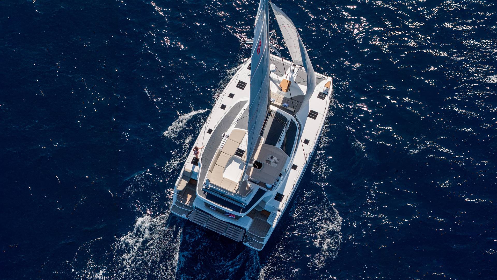 Fountaine-Pajot-FP44-Exterior-view-04-min