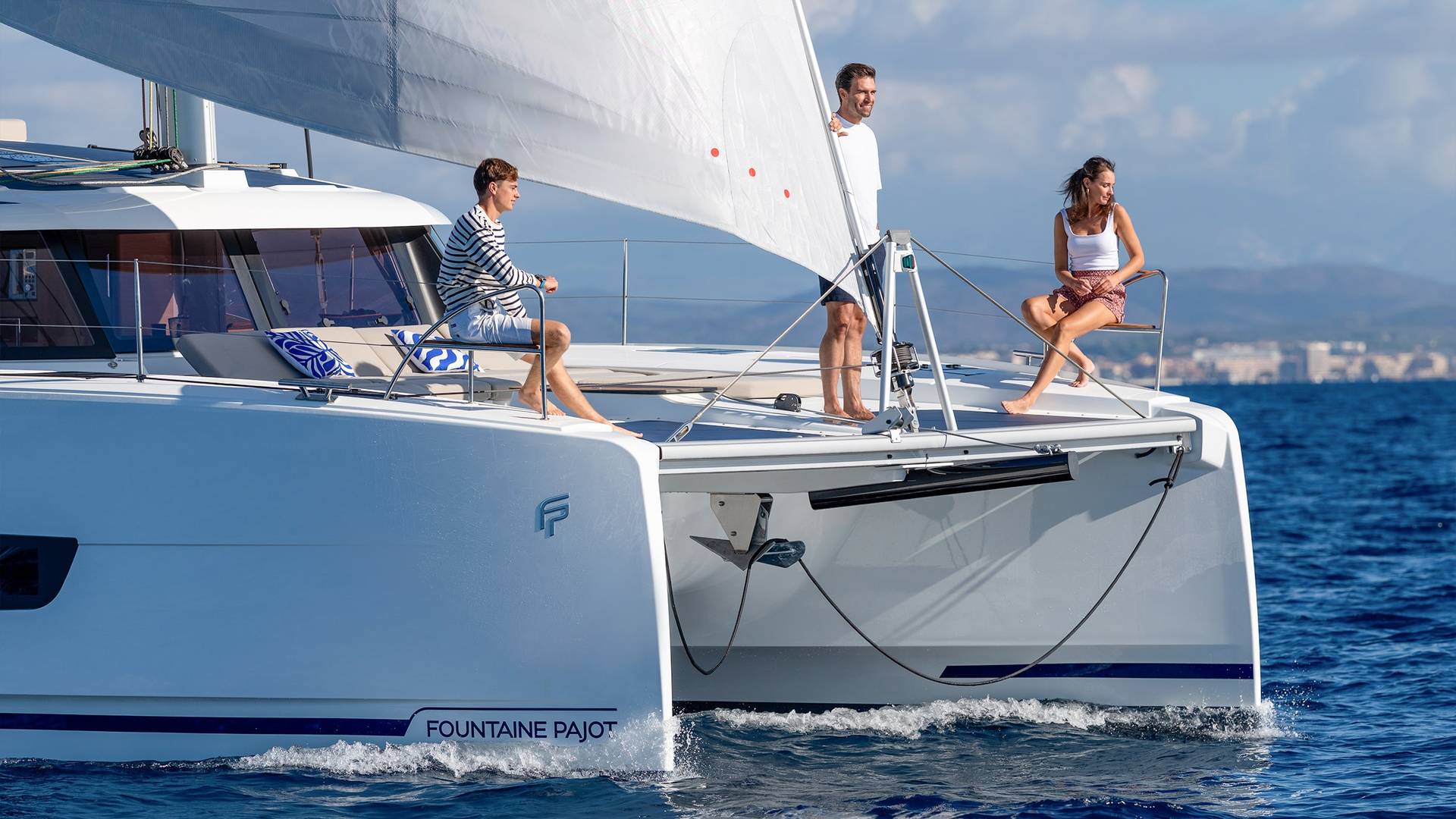 Fountaine-Pajot-FP44-Exterior-view-08-min