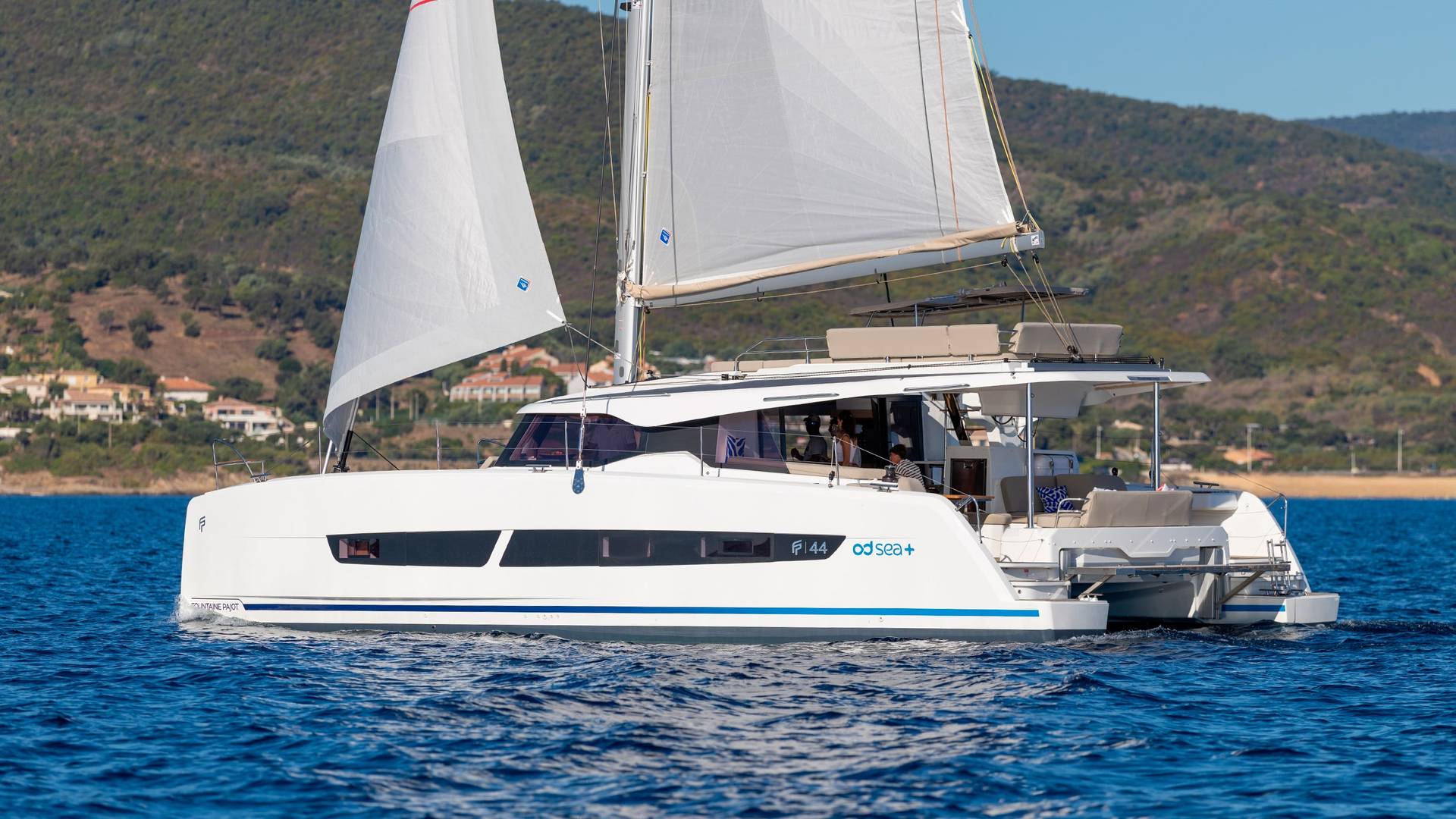 Fountaine-Pajot-FP44-Exterior-view-11-min