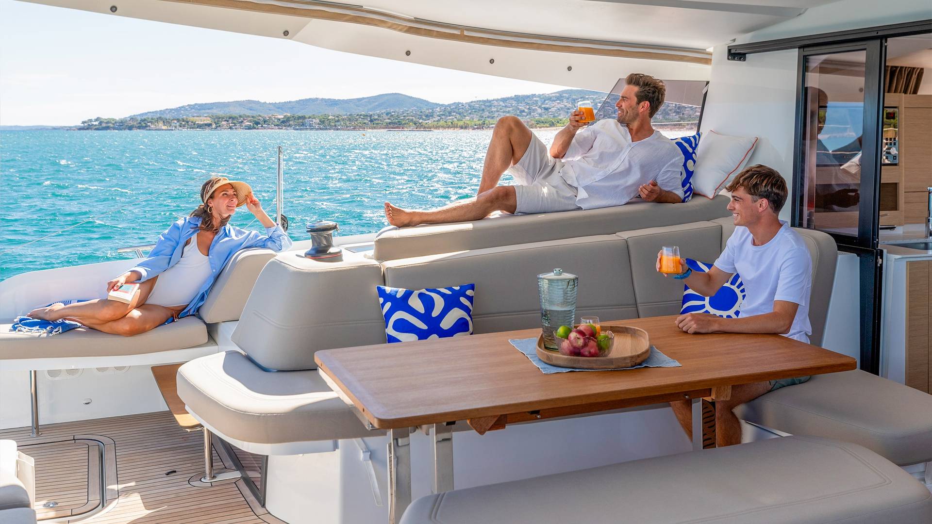 Fountaine-Pajot-FP44-Interior-view-06-min