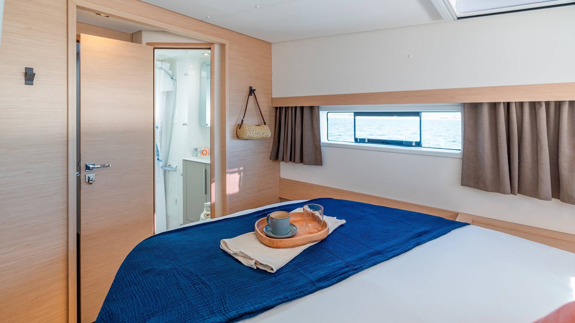 Fountaine-Pajot-FP44-Interior-view-22-min