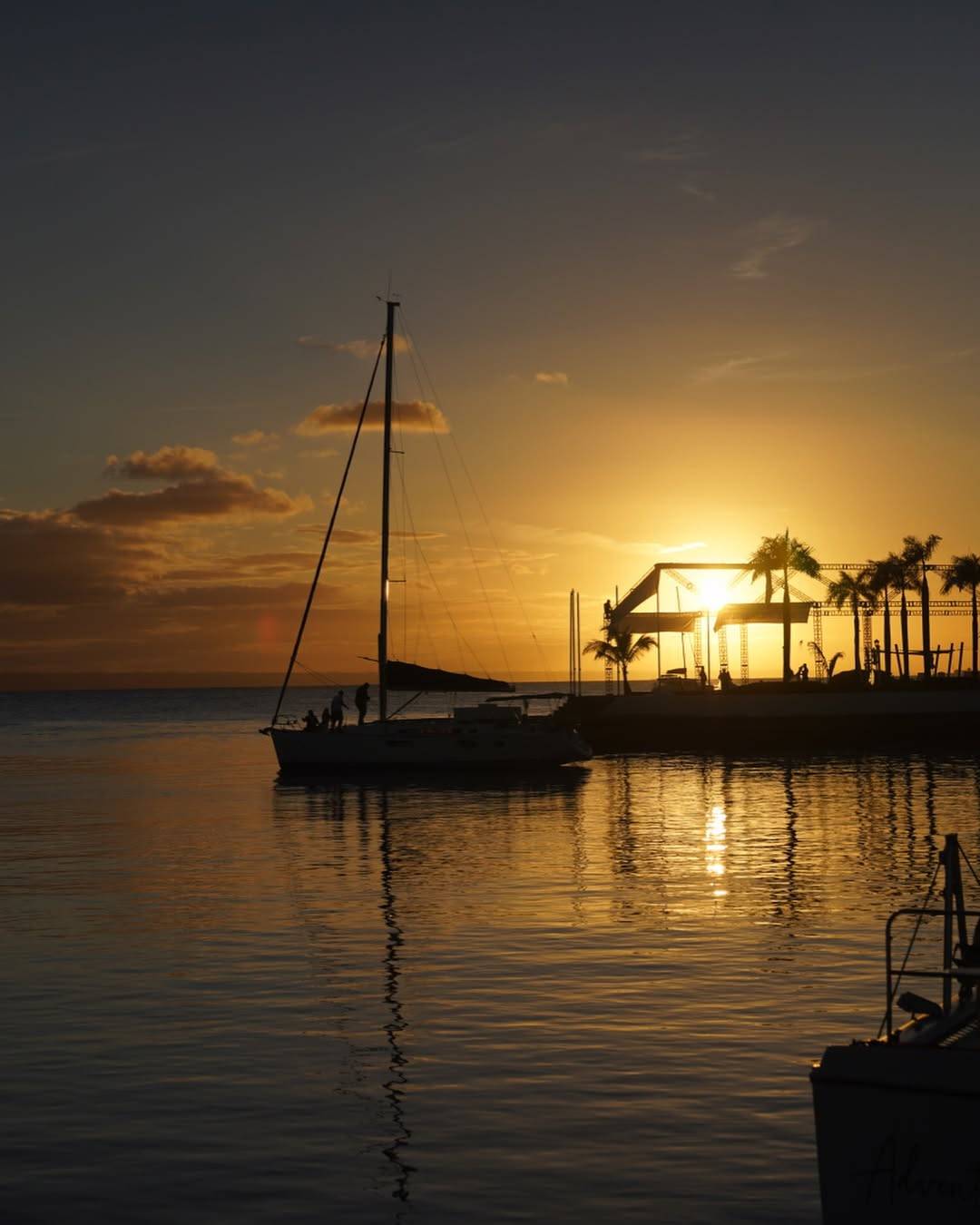 The Order of Sculls celebrate the completion of the first long passage with our Dominican cigars (3)