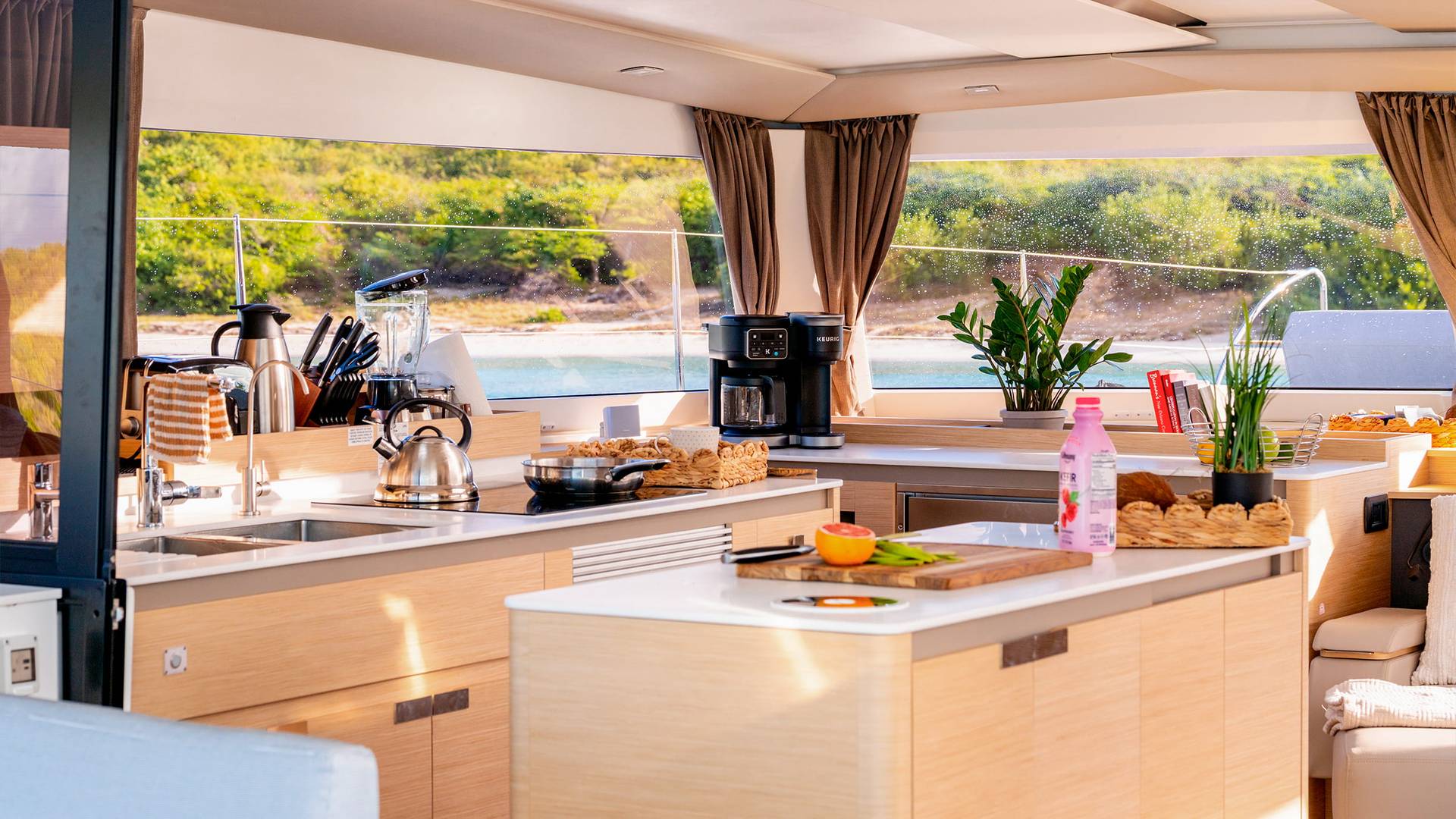 Fountaine-Pajot-FP51-interior-photos-004