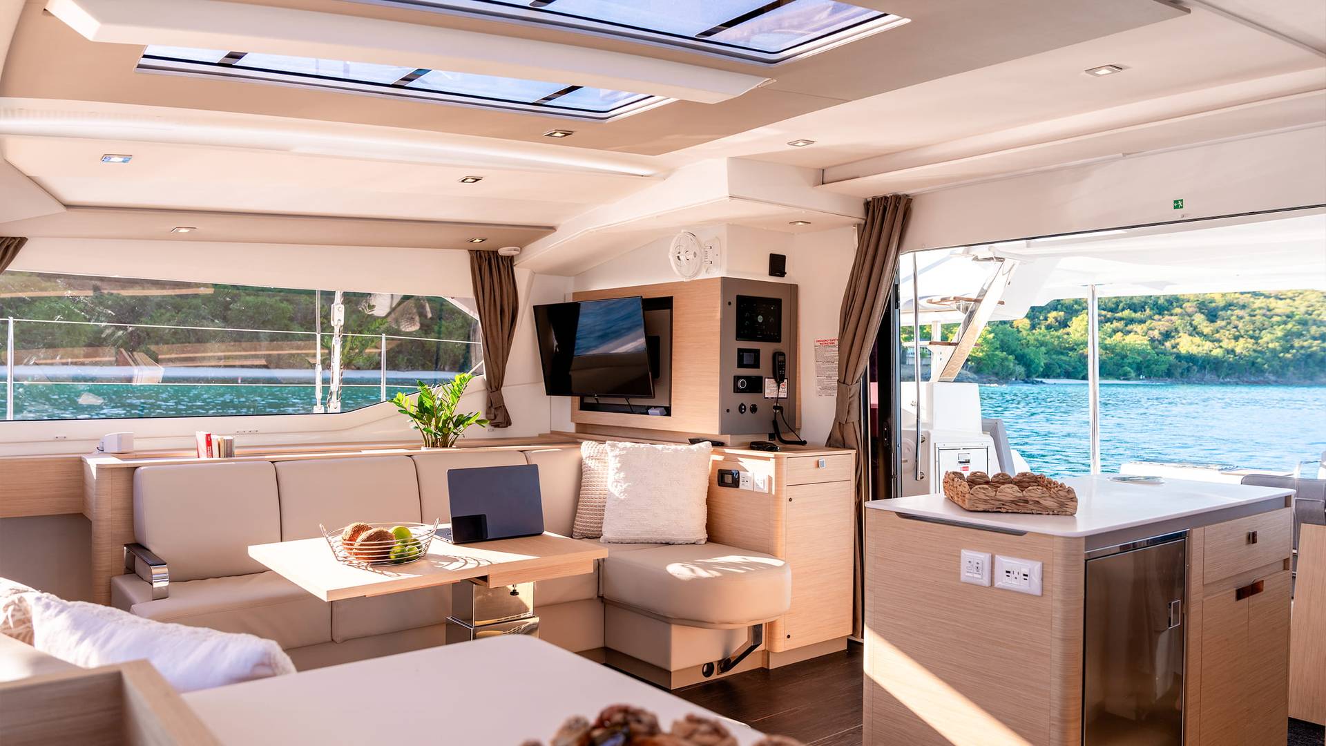 Fountaine-Pajot-FP51-interior-photos-007