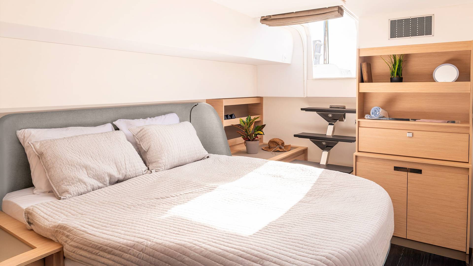 Fountaine-Pajot-FP51-interior-photos-015