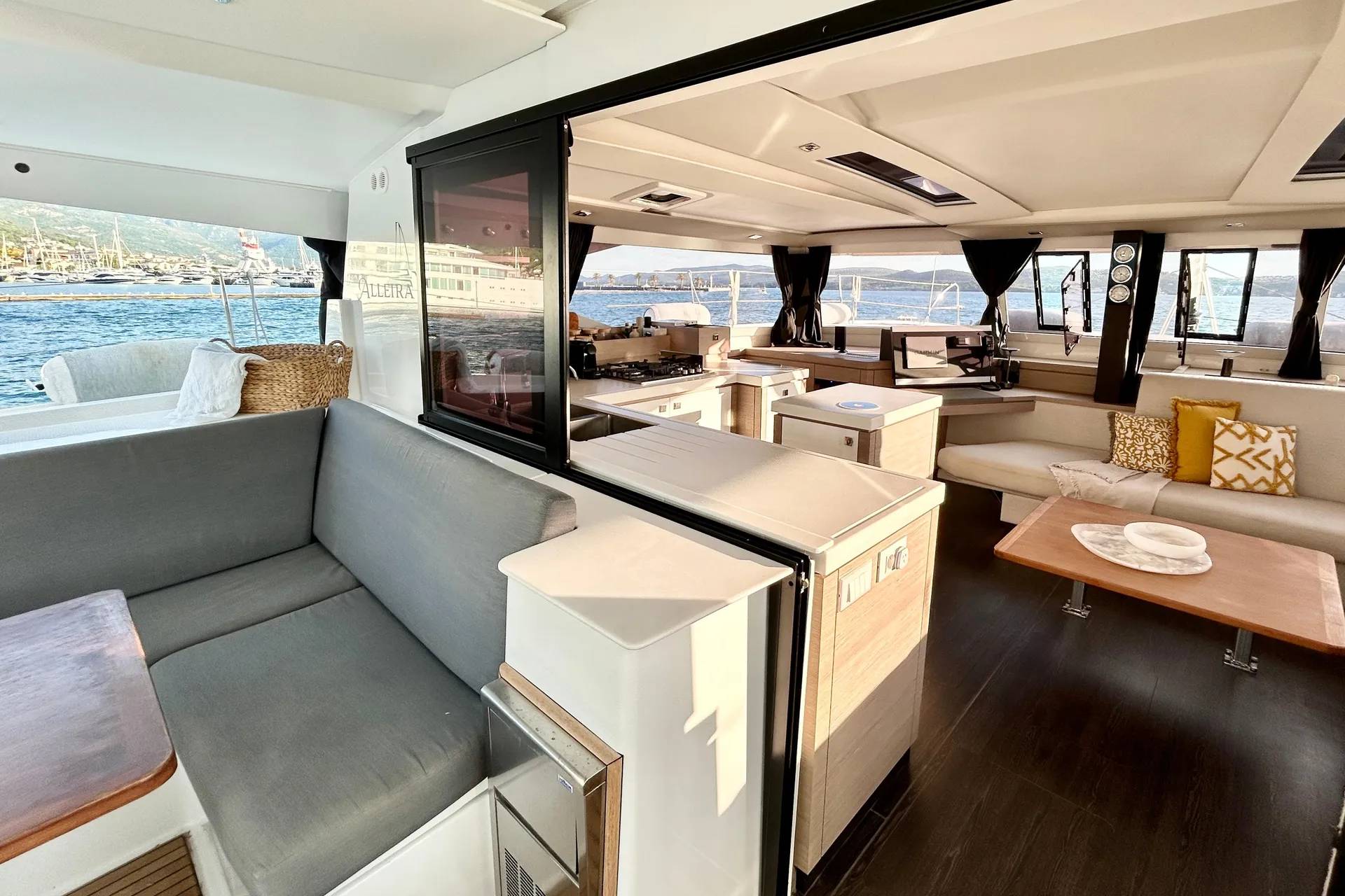 S47-140_Inside (1)