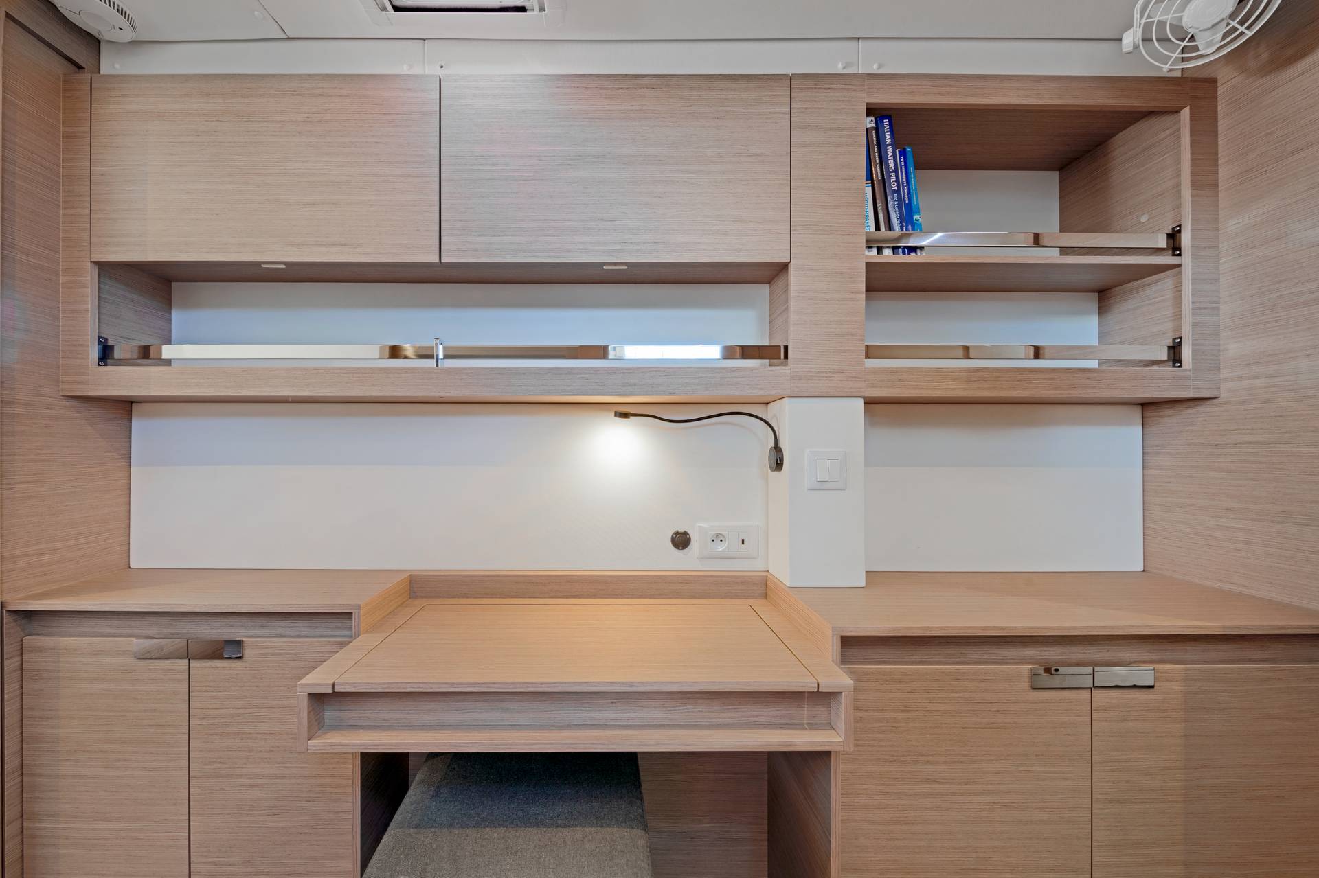 2-5 21 Owners Desk