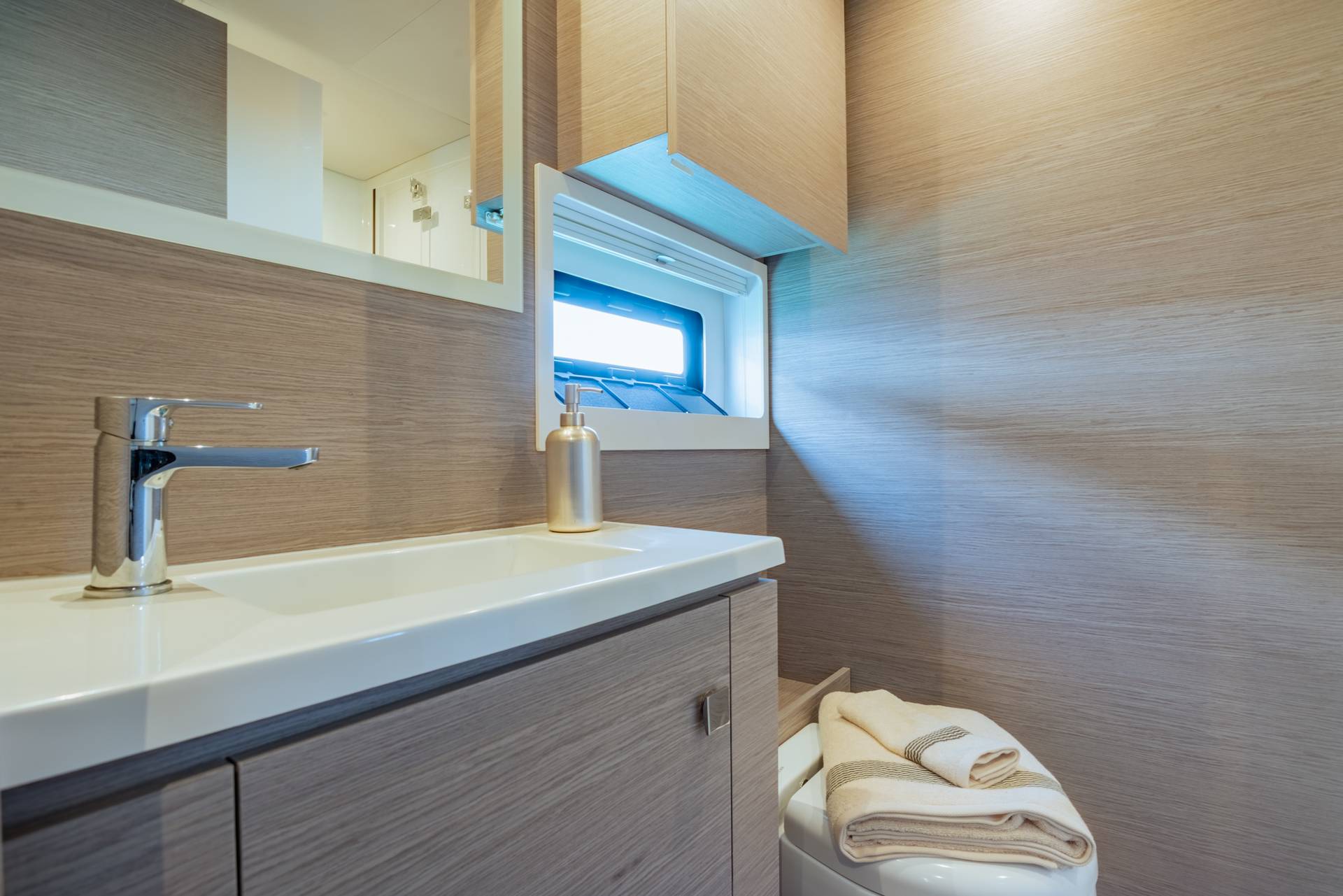 2-16Fountaine Pajot MY6