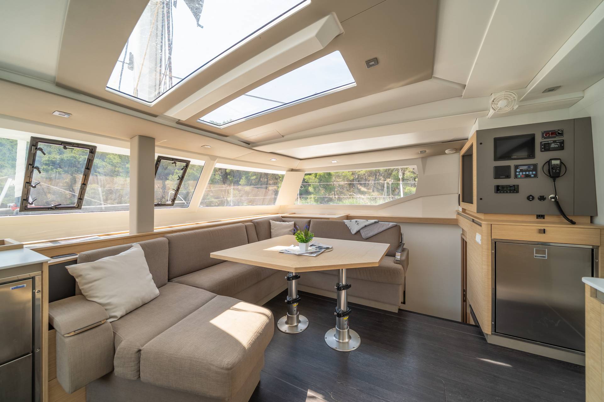 2-4Fountaine Pajot Tanna 47