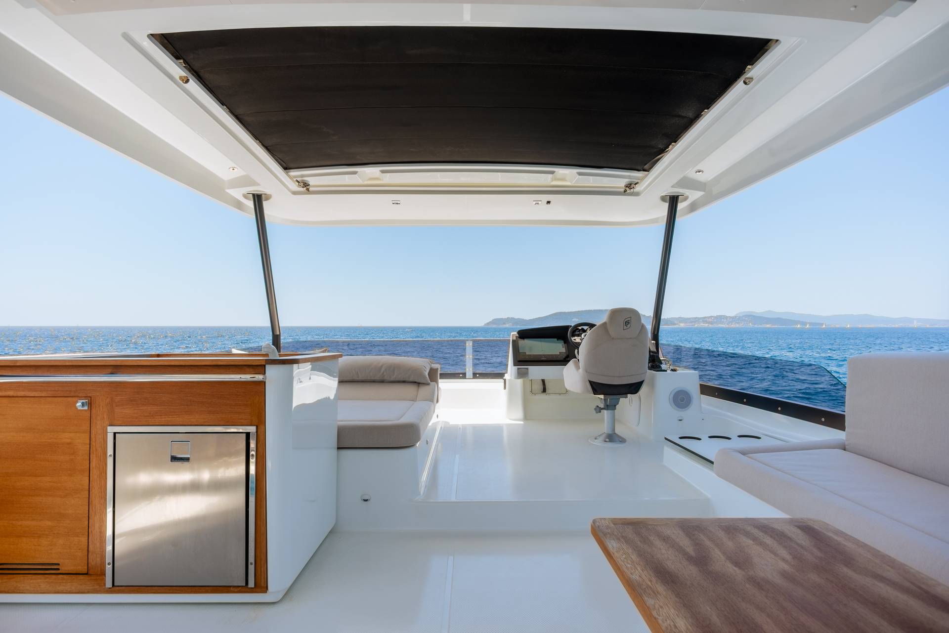 1-8Fountaine Pajot MY6