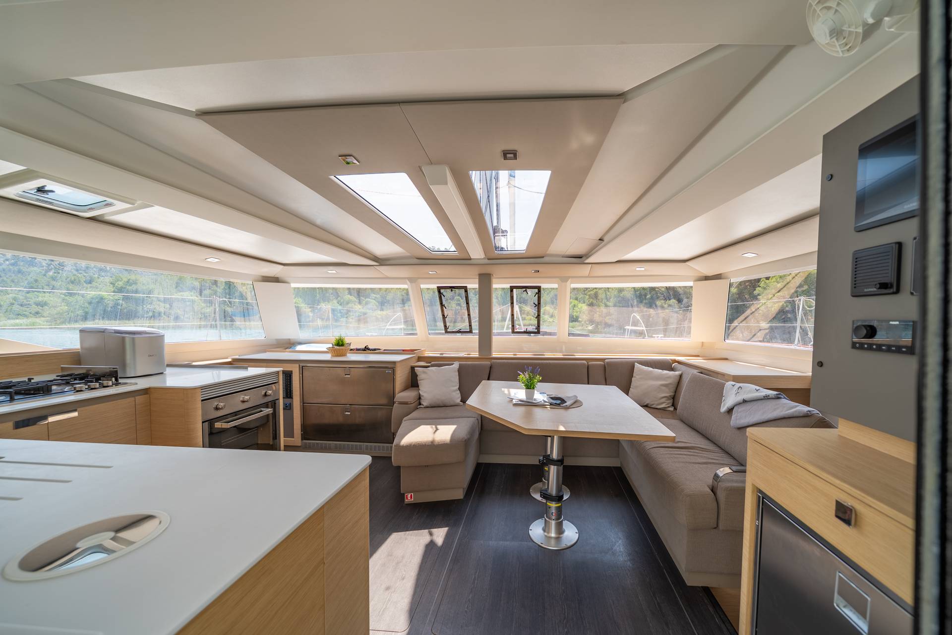 2-2Fountaine Pajot Tanna 47