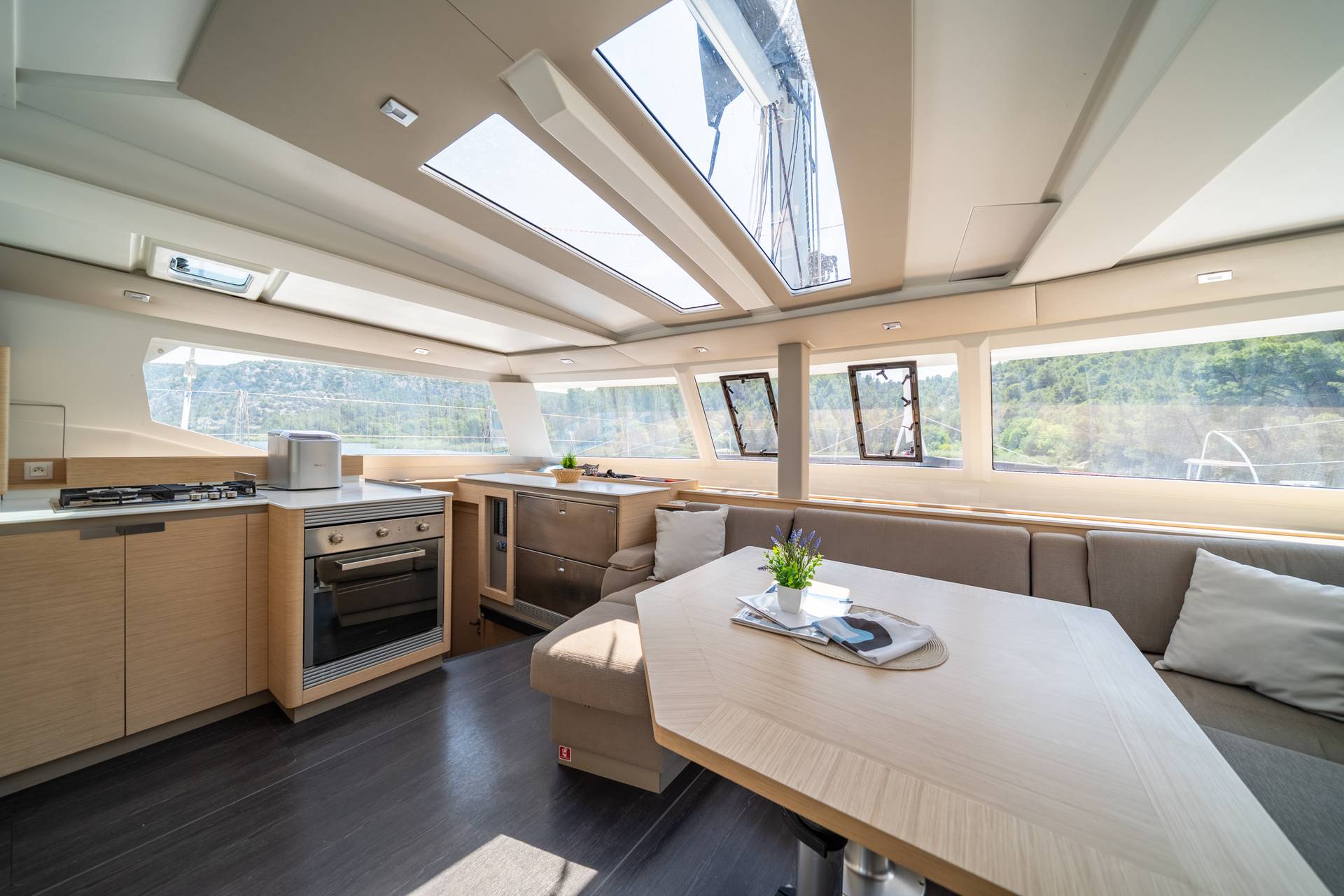 2-5Fountaine Pajot Tanna 47