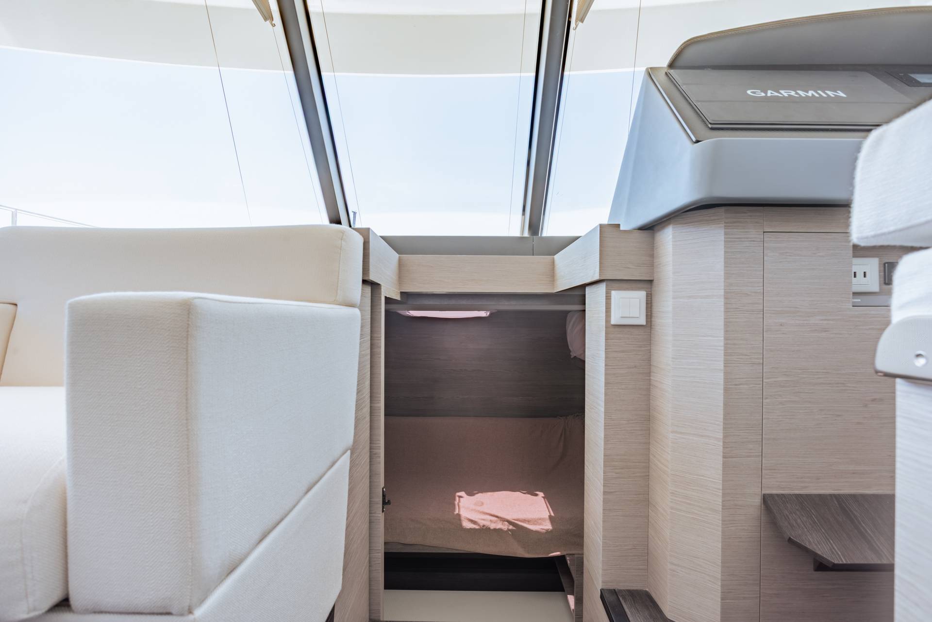 2-10Fountaine Pajot MY6