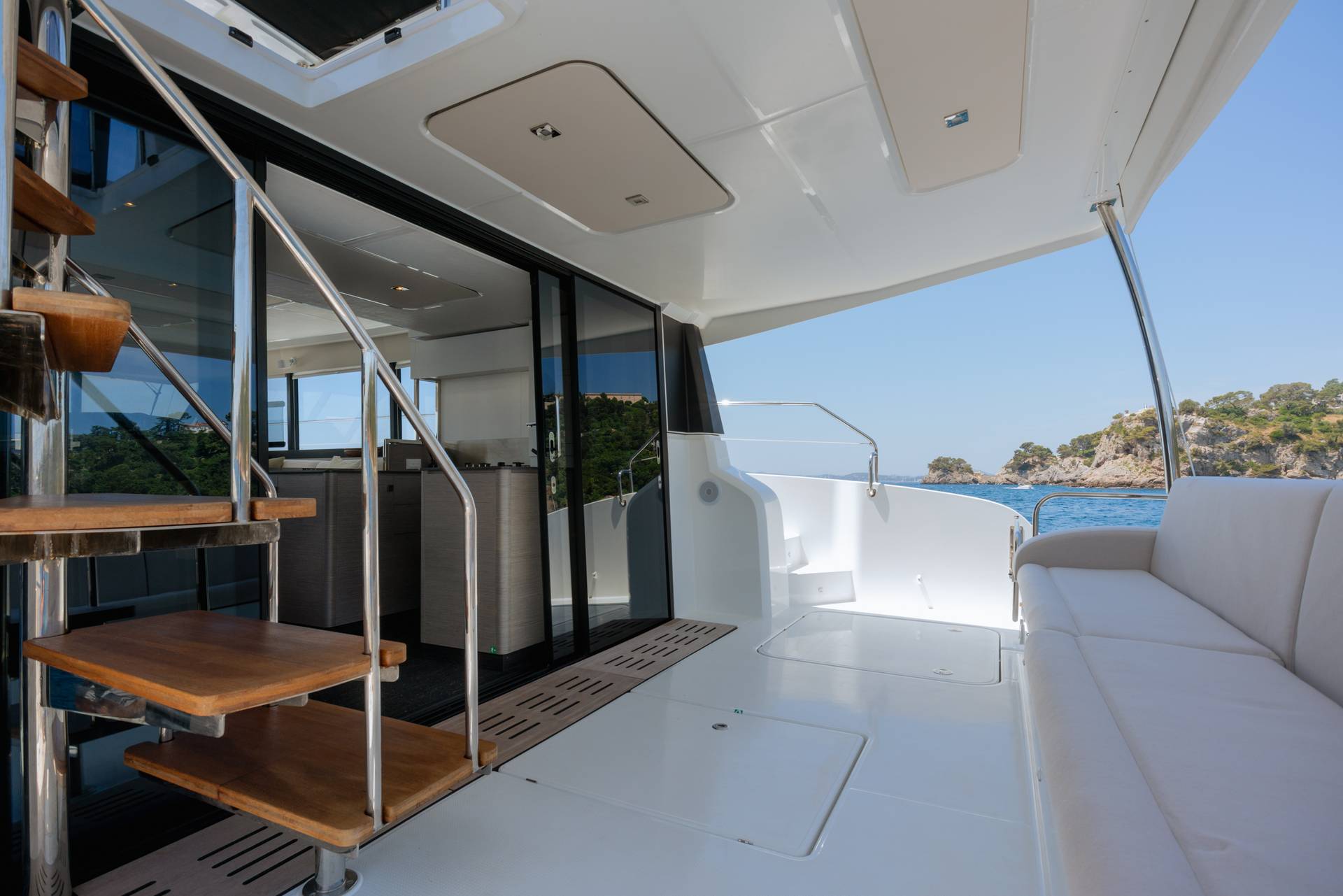 1-12Fountaine Pajot MY6
