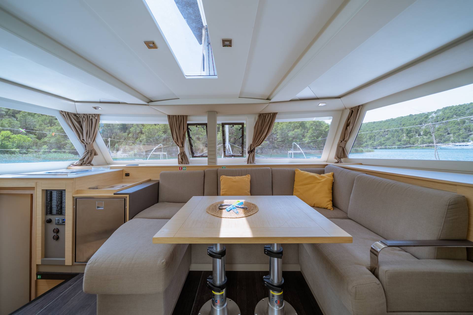2-4Fountaine Pajot Isla 40 Skradin