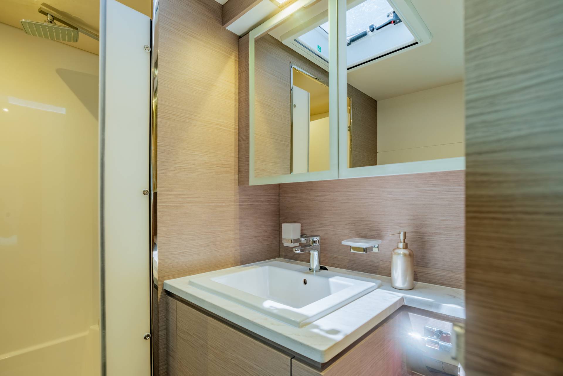 2-13Fountaine Pajot MY6