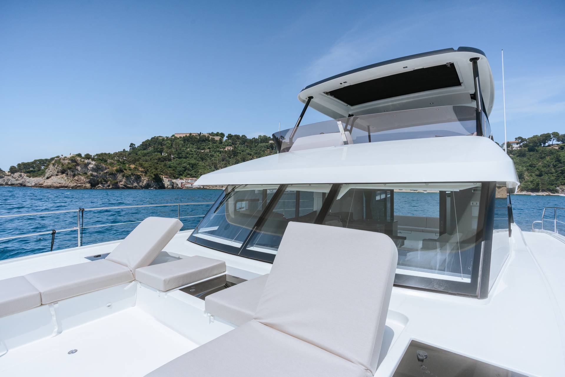 1-10Fountaine Pajot MY6