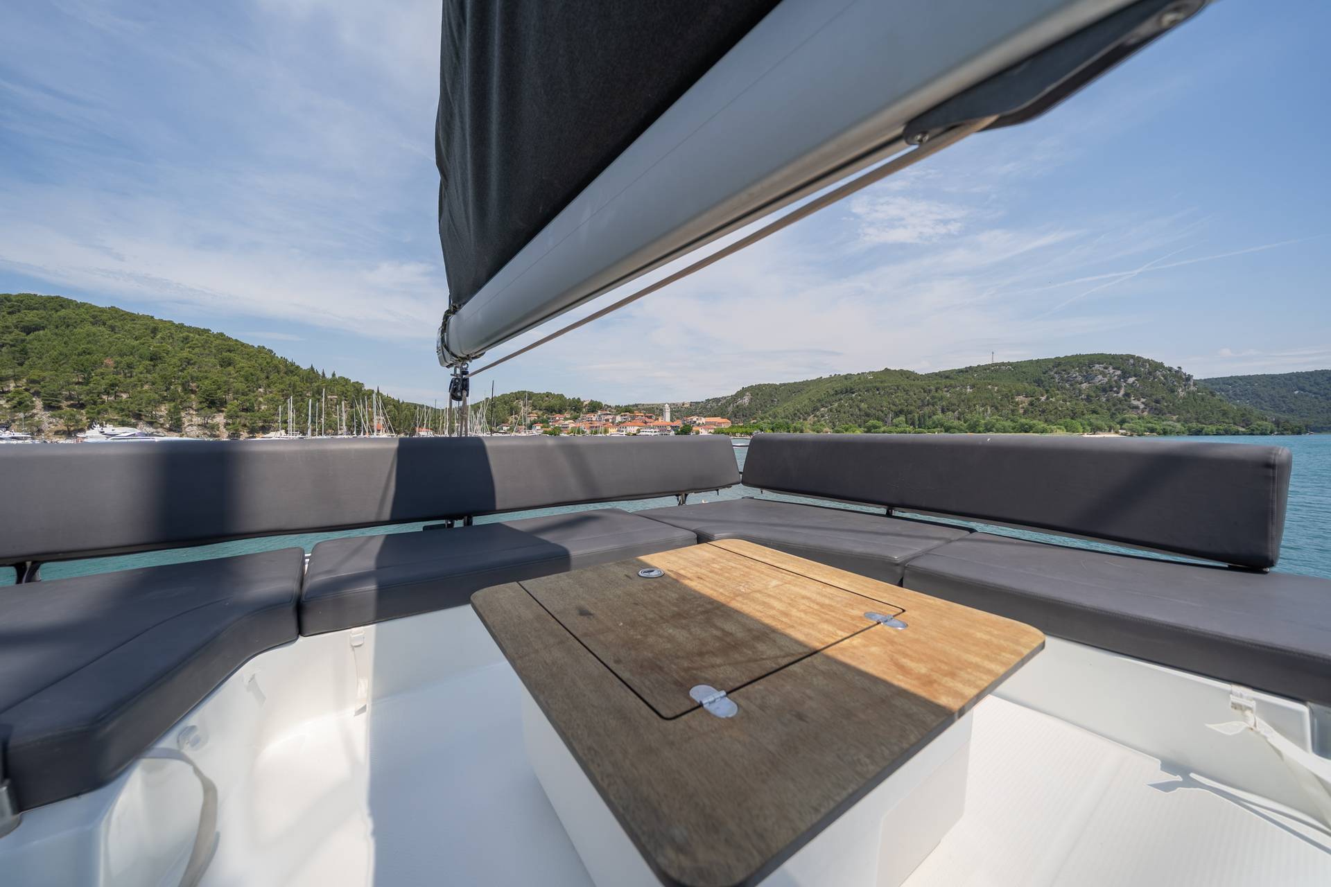 1-8Fountaine Pajot Tanna 47