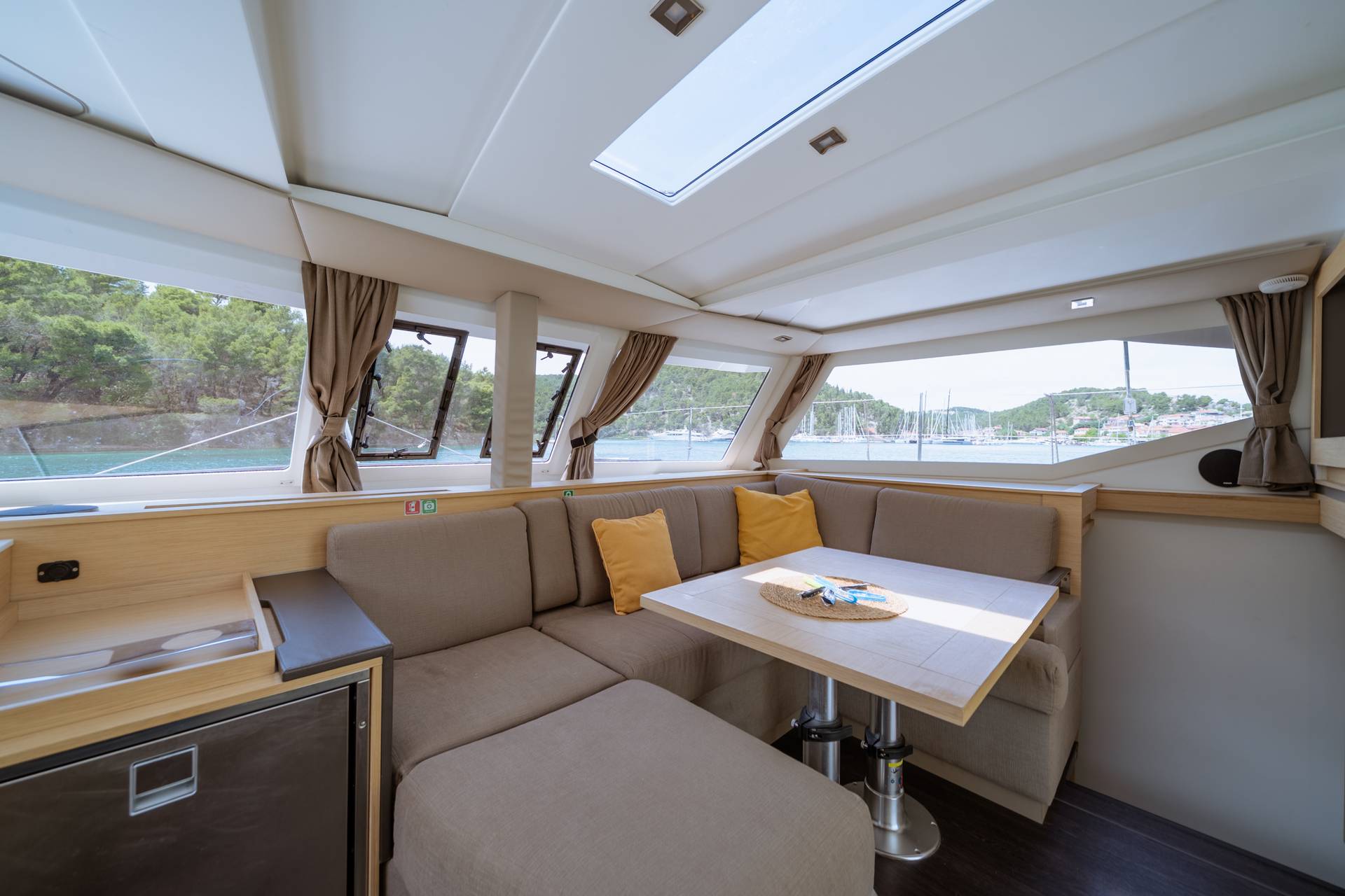 2-3Fountaine Pajot Isla 40 Skradin
