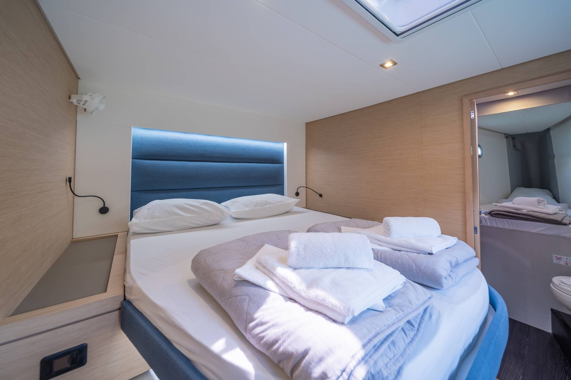 2-6Fountaine Pajot Tanna 47