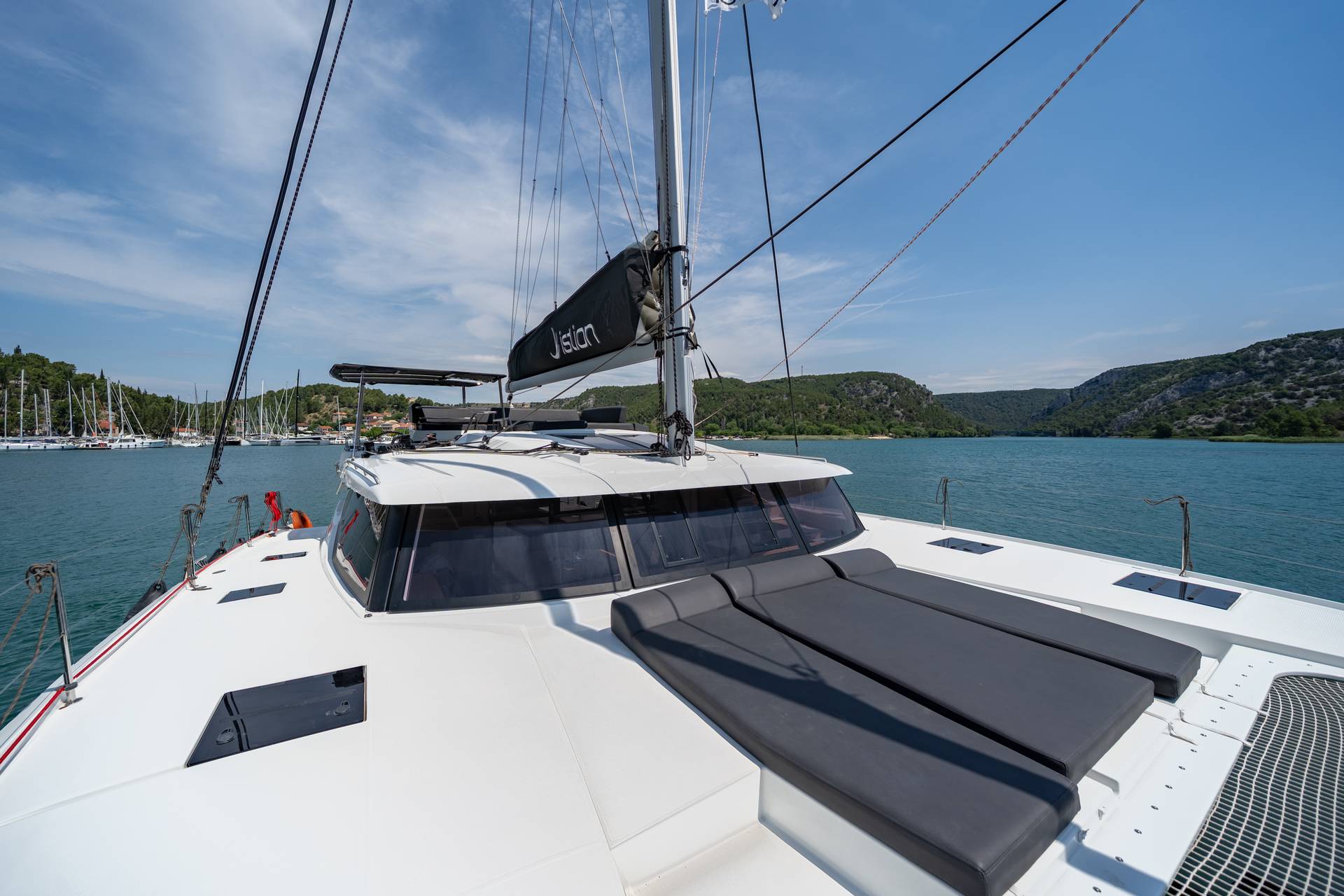 1-3Fountaine Pajot Tanna 47
