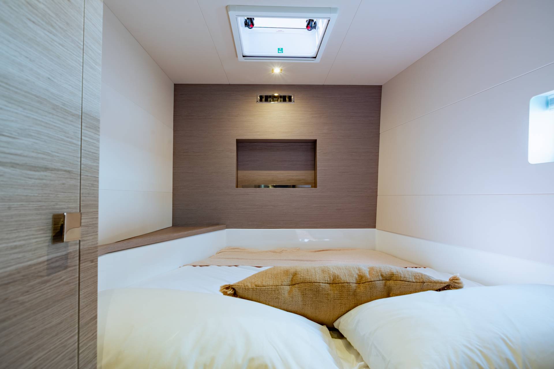 2-17Fountaine Pajot MY6