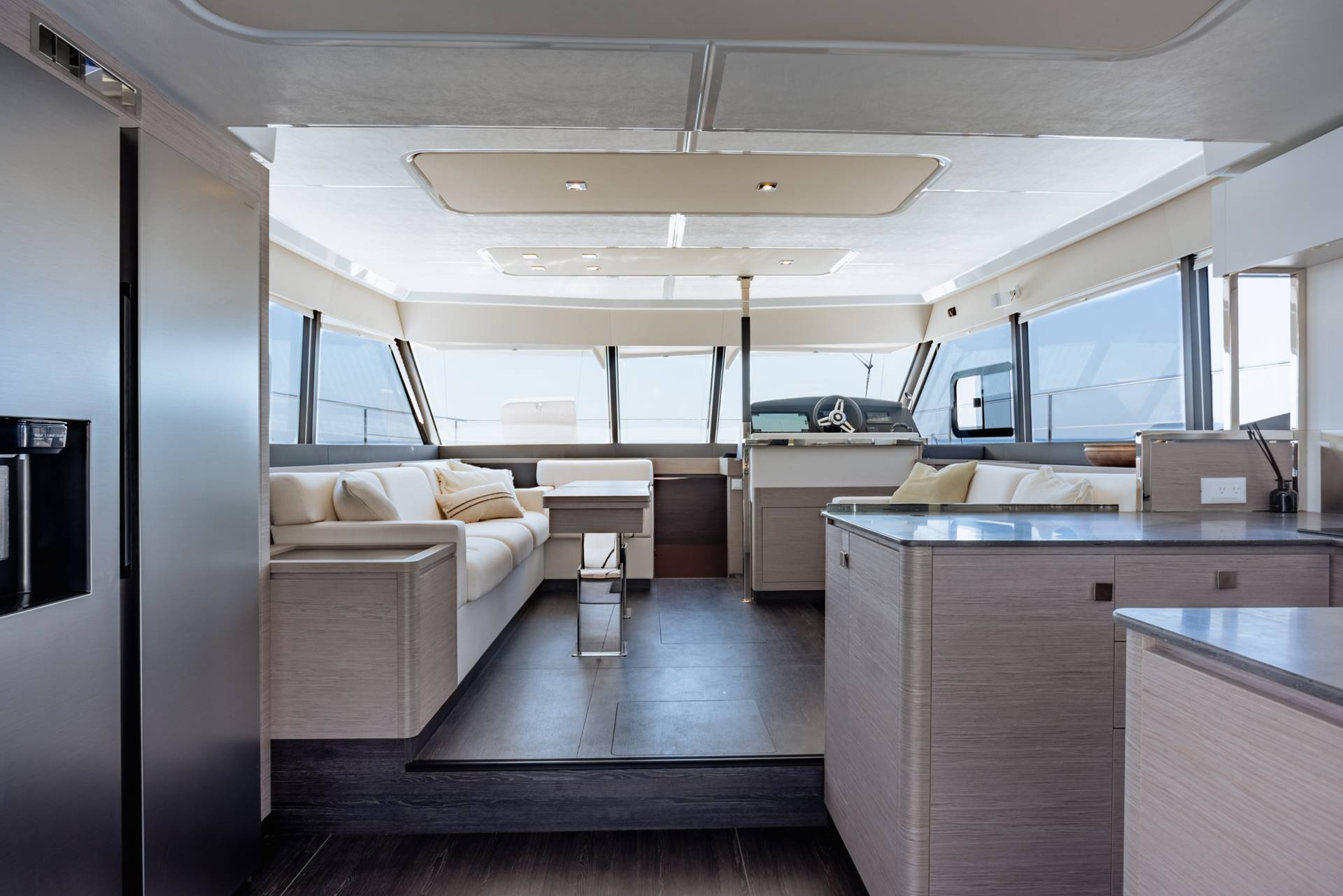 2-1Fountaine Pajot MY6
