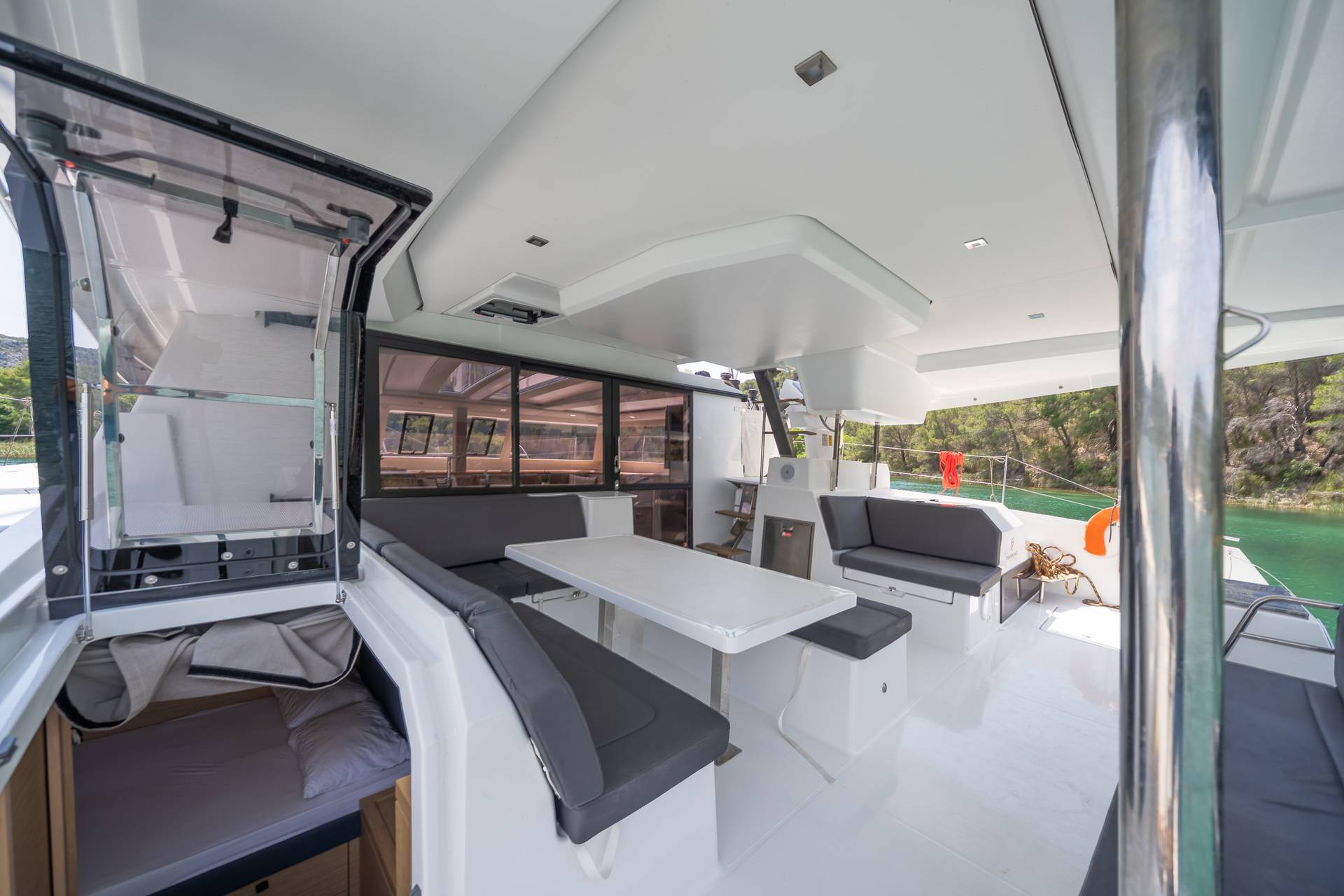 1-16Fountaine Pajot Tanna 47
