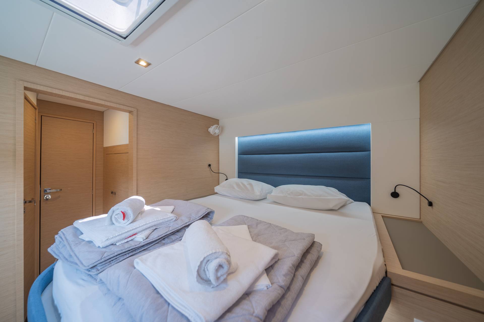 2-8Fountaine Pajot Tanna 47