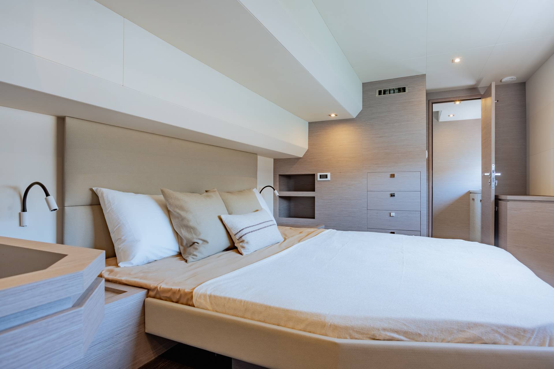 2-14Fountaine Pajot MY6