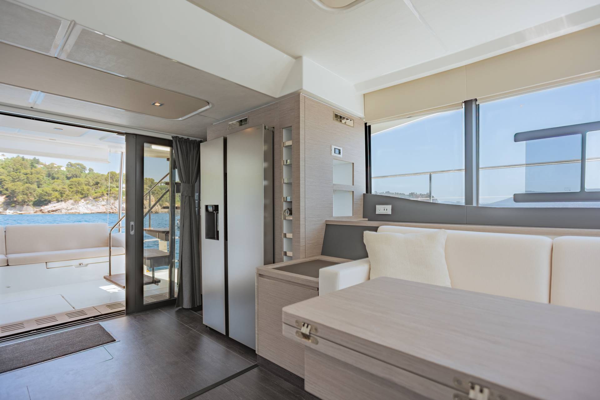 2-5Fountaine Pajot MY6