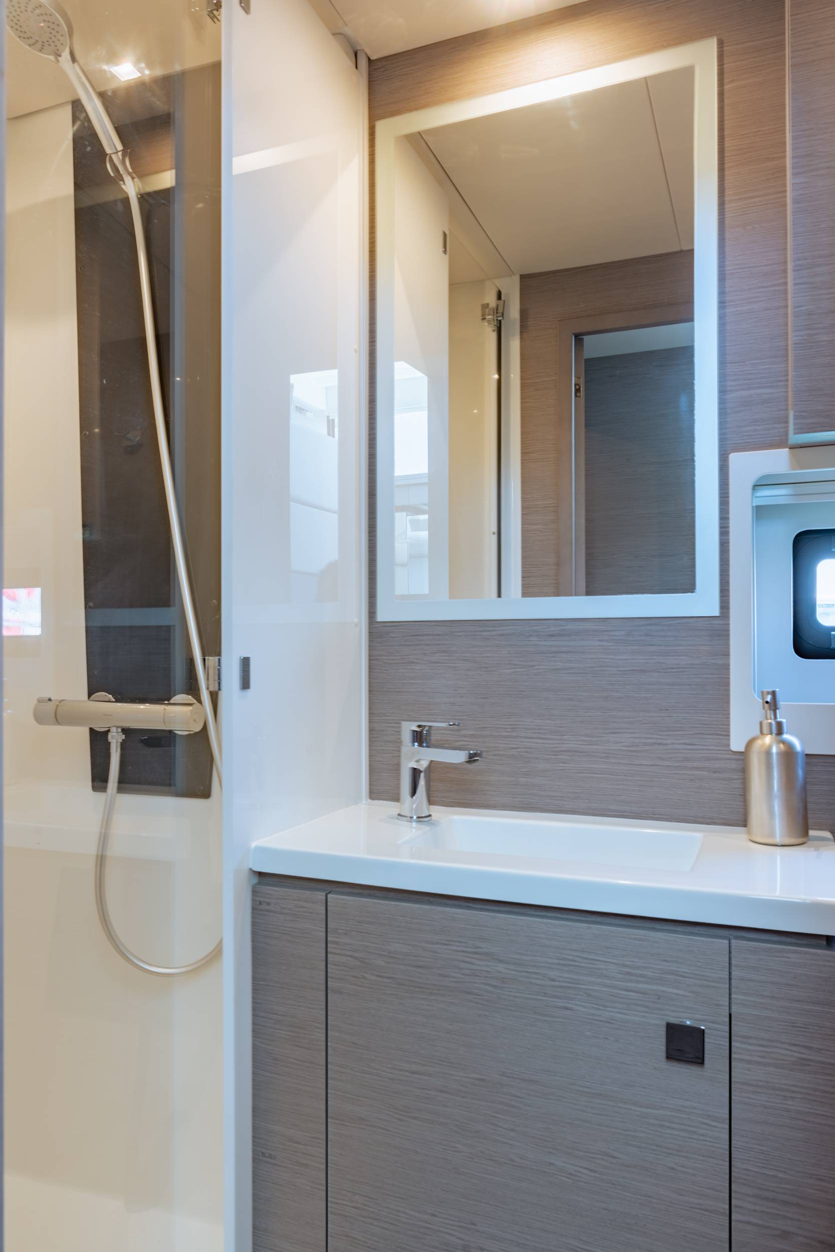 2-18Fountaine Pajot MY6